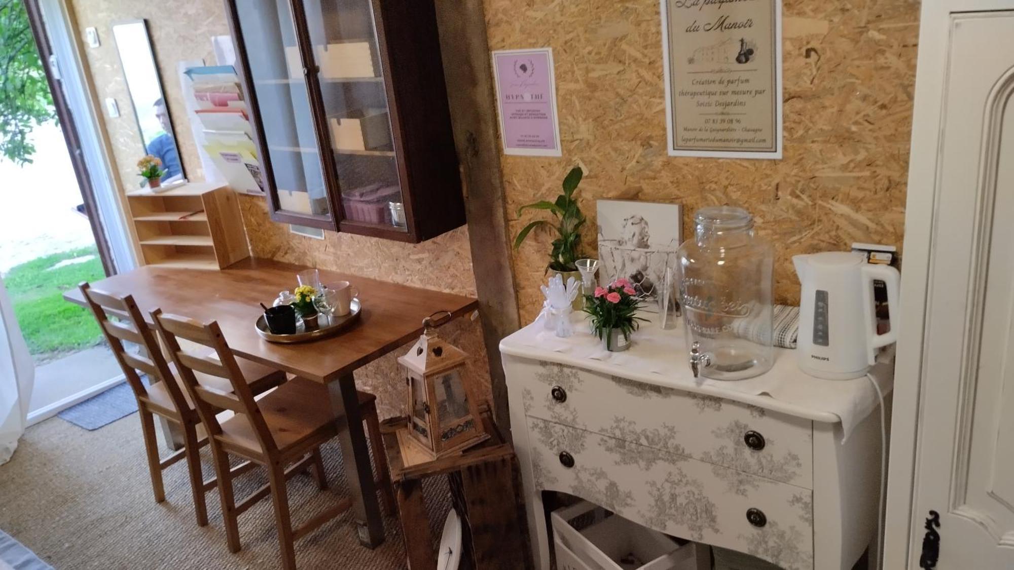 Le Laboratoire Shabby Chic De La Parfumerie Du Manoir Chavagne エクステリア 写真